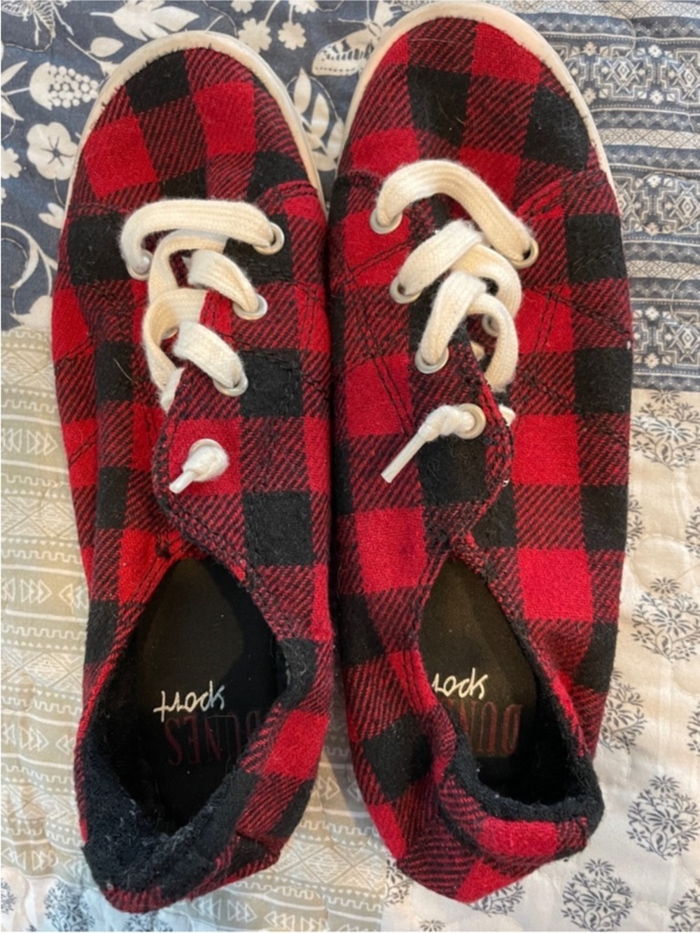 Women’s Red and Black Plaid Casual Lace-Up Sneakers